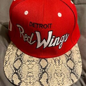 Mitchell & Ness Red Detroit Red Wings Cap with Snakeskin Brim